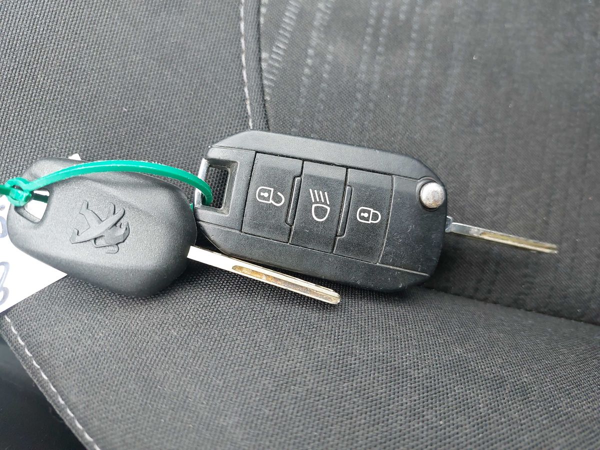 Peugeot 208 2020 — photo 23