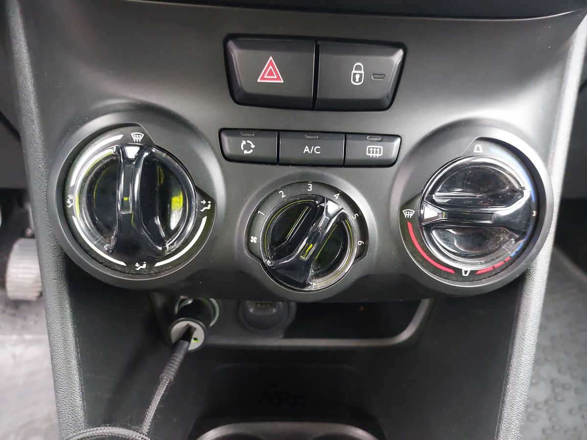 Peugeot 208 2020 — photo 28