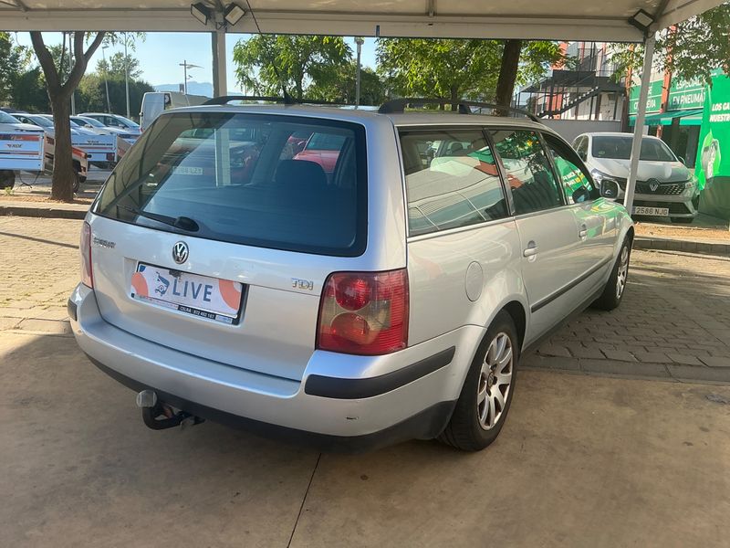 Volkswagen Passat 1.9 TDI Trendline — zdjęcie 2