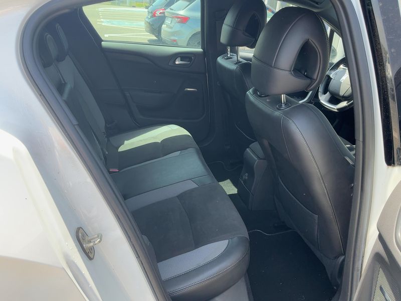 DS Automobiles DS4 Crossback 1.2 PureTech SportChic — zdjęcie 14