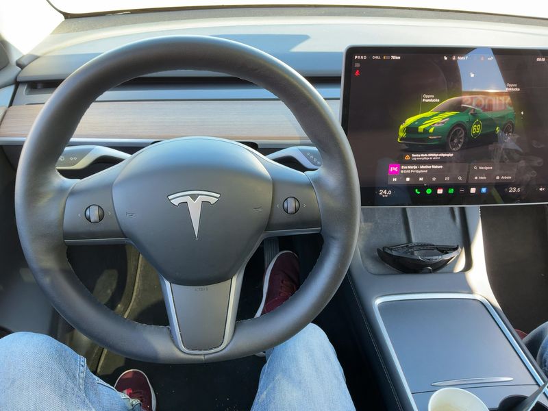 Tesla Model Y Max Range Dual AWD AWD — zdjęcie 12