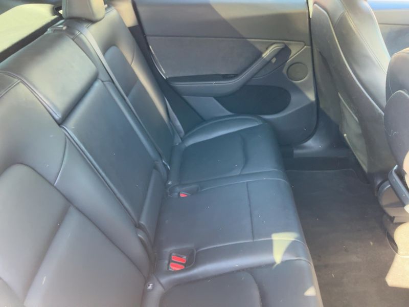 Tesla Model Y Max Range Dual AWD AWD — zdjęcie 14