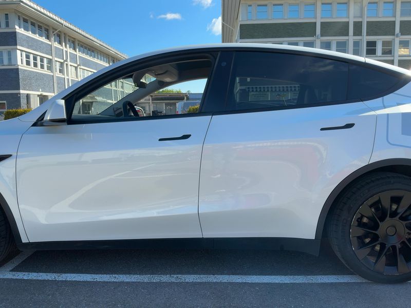 Tesla Model Y Max Range Dual AWD AWD — zdjęcie 4