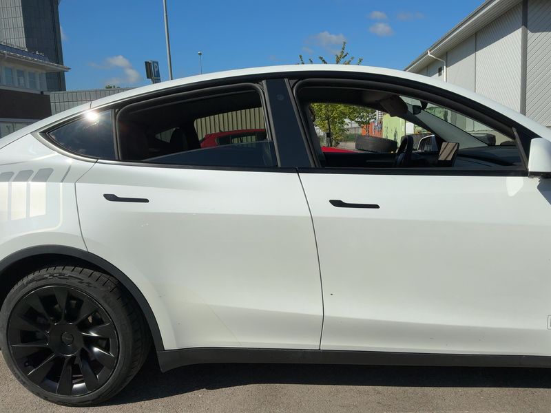 Tesla Model Y Max Range Dual AWD AWD — zdjęcie 7