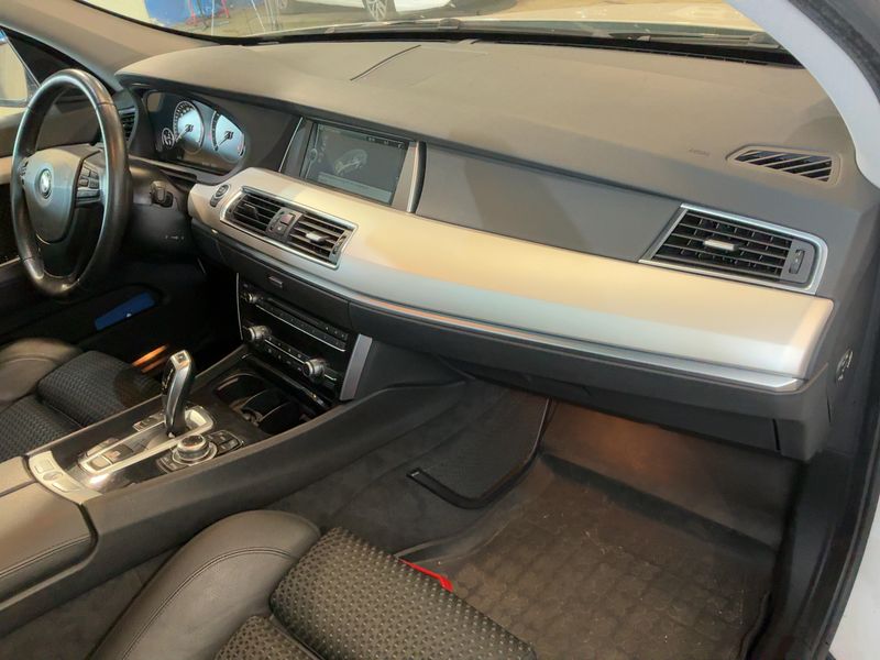 BMW 5er 530d GT xDrive 2011 – снимка 18