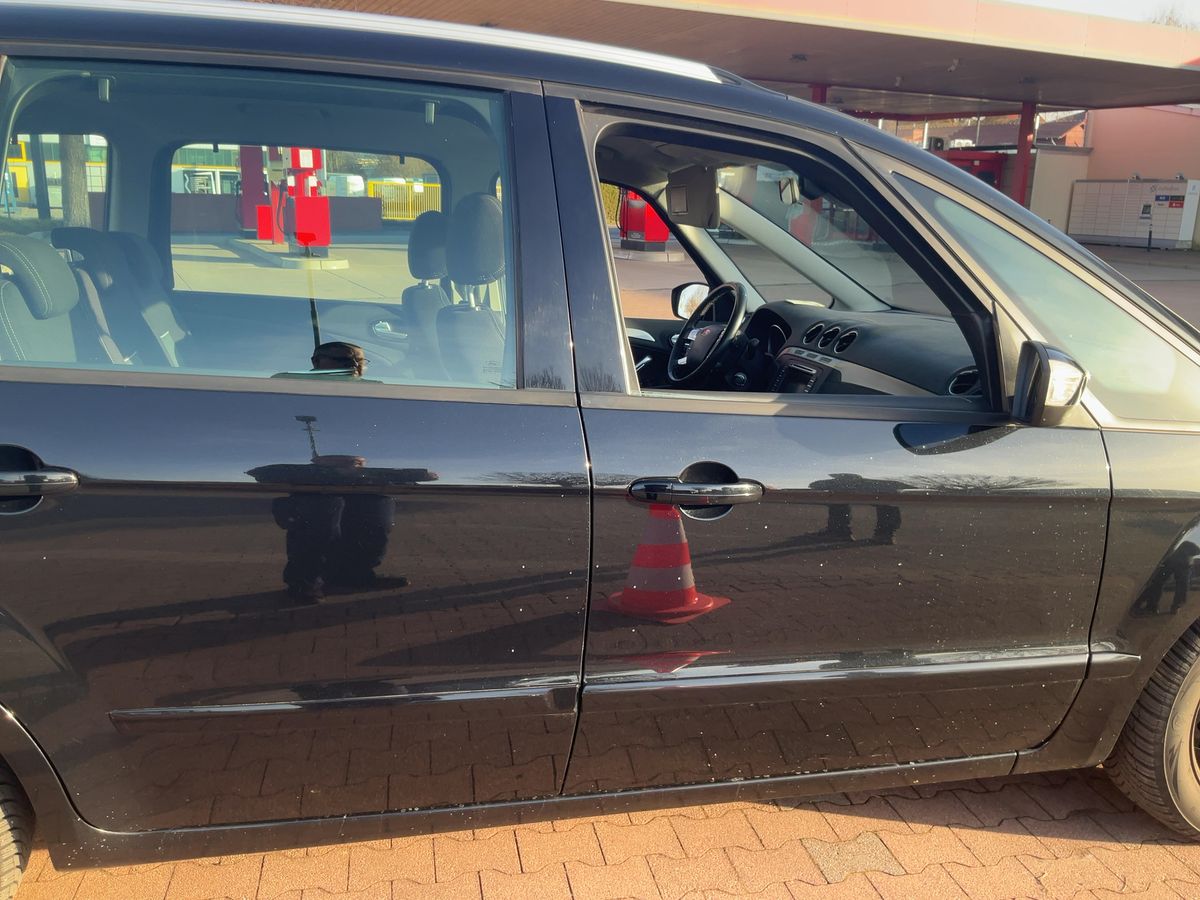 Ford Galaxy 2014 — photo 11