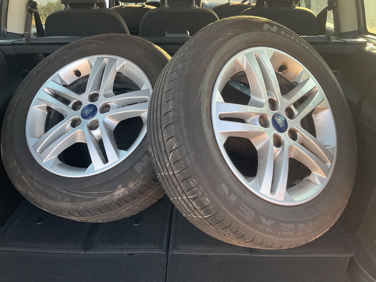Ford Galaxy 2014 — photo 16