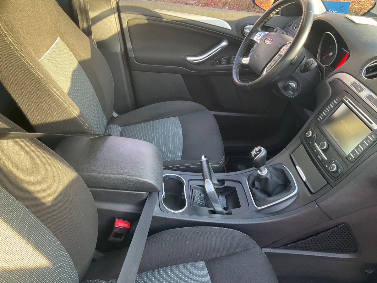 Ford Galaxy 2014 — photo 28
