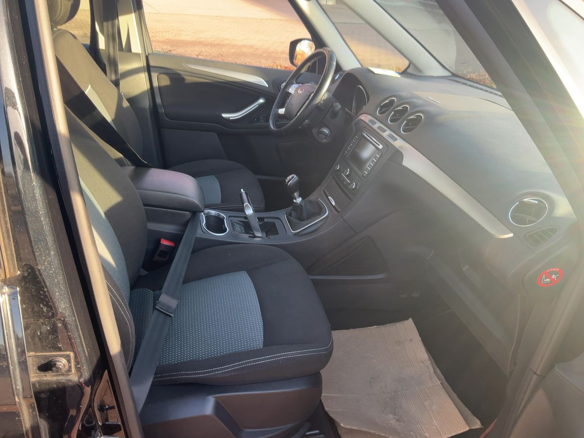 Ford Galaxy 2014 — photo 18