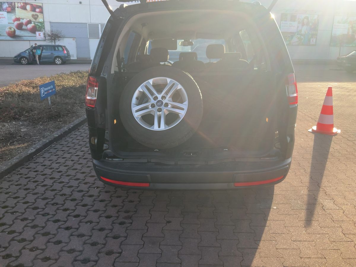 Ford Galaxy 2014 — photo 17
