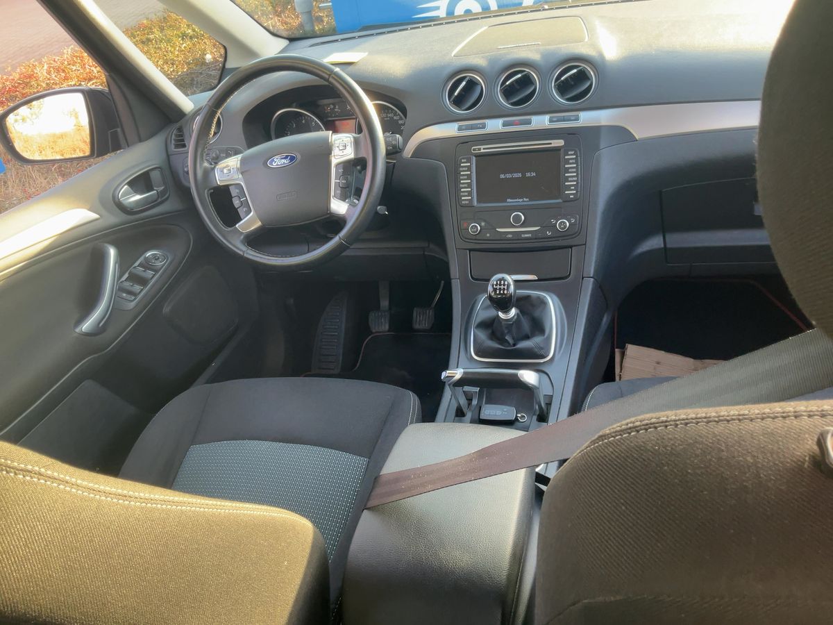 Ford Galaxy 2014 — photo 19