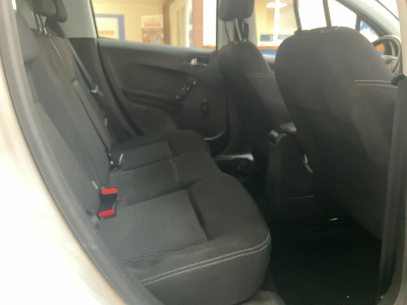 Peugeot 208 1.2 PureTech Blue Lease Active — zdjęcie 14