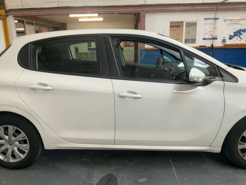 Peugeot 208 1.2 PureTech Blue Lease Active — zdjęcie 7