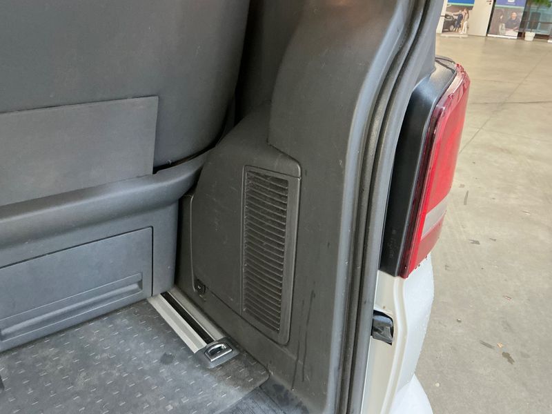 Volkswagen T5 Multivan 2.0 TDI Startline 2015 – снимка 32