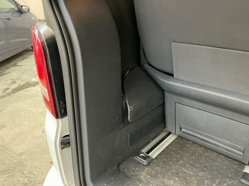 Volkswagen T5 Multivan 2.0 TDI Startline 2015 – снимка 31