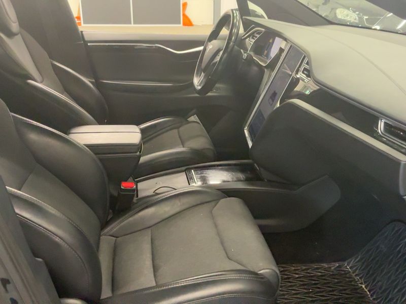 Tesla Model X 75D Dual — zdjęcie 11