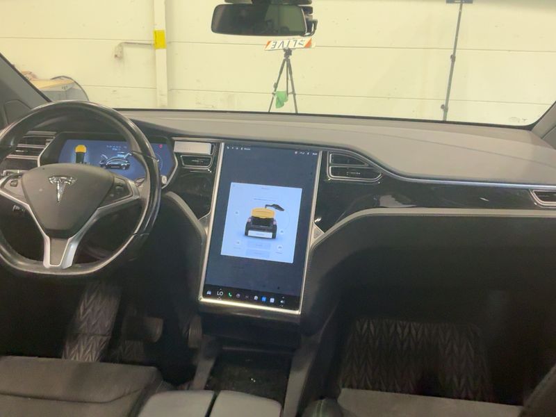 Tesla Model X 75D Dual — zdjęcie 12