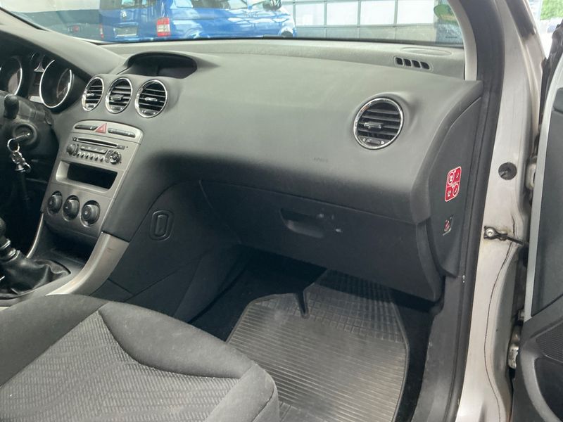 Peugeot 308 1.6 HDi Access 2012 – снимка 35