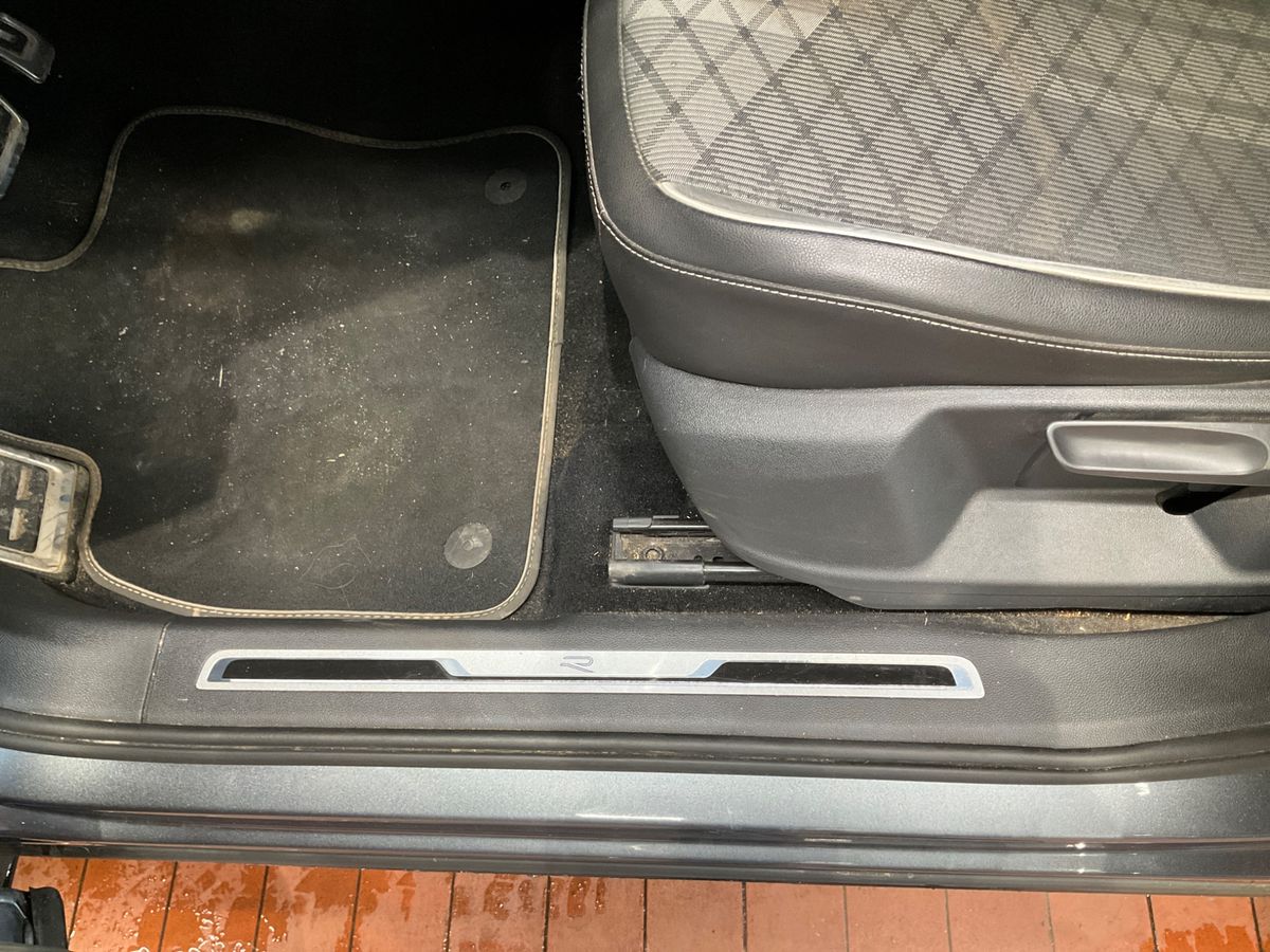 Volkswagen Tiguan 2022 — photo 31