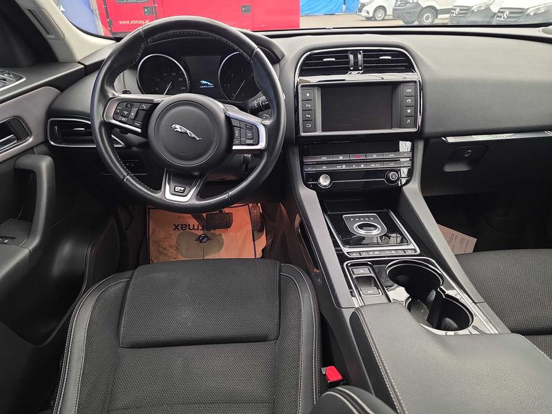 Jaguar F-Pace 20d R-Sport AWD — zdjęcie 11