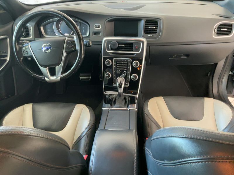 Volvo V60 Cross Country 2.0 D4 Summum — zdjęcie 12