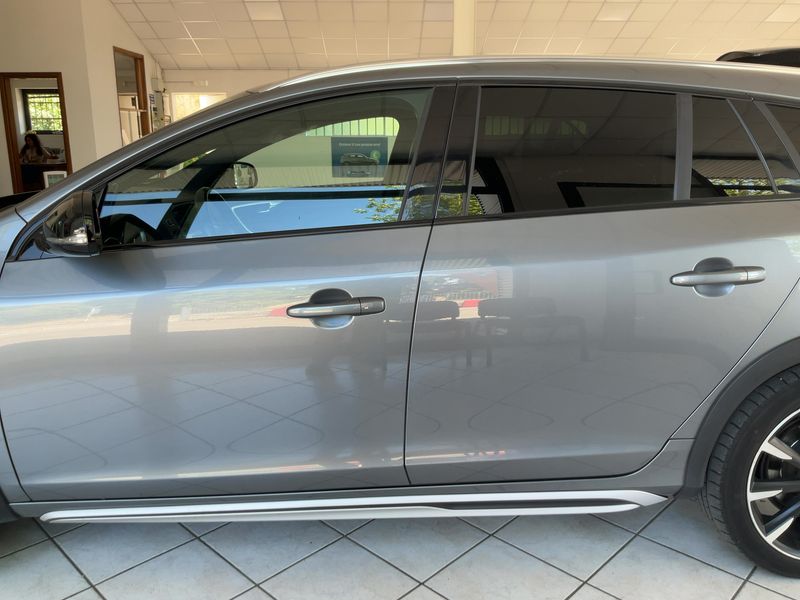 Volvo V60 Cross Country 2.0 D4 Summum — zdjęcie 4