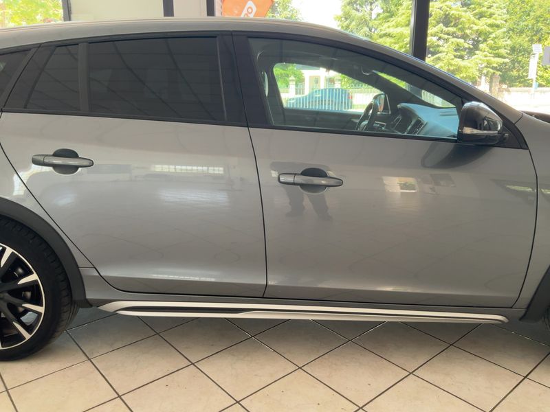 Volvo V60 Cross Country 2.0 D4 Summum — zdjęcie 7