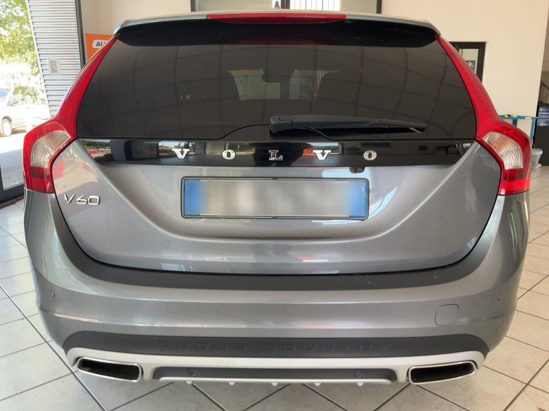 Volvo V60 Cross Country 2.0 D4 Summum — zdjęcie 5