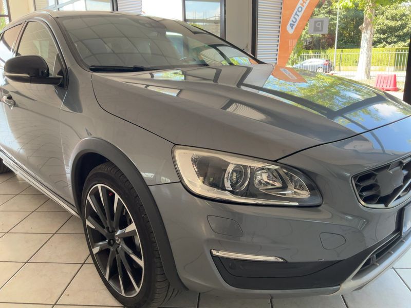 Volvo V60 Cross Country 2.0 D4 Summum — zdjęcie 8