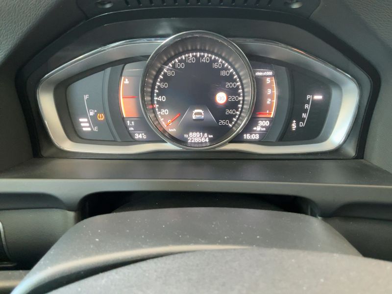 Volvo V60 Cross Country 2.0 D4 Summum — zdjęcie 13