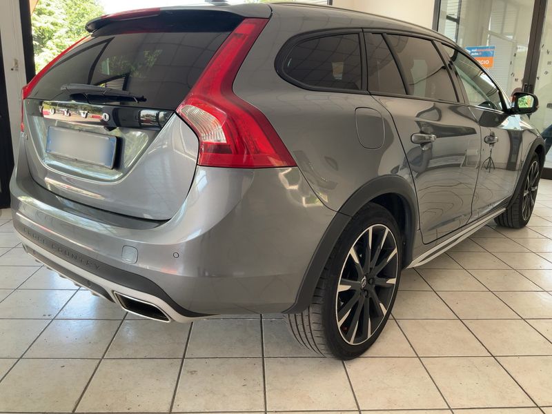 Volvo V60 Cross Country 2.0 D4 Summum — zdjęcie 6