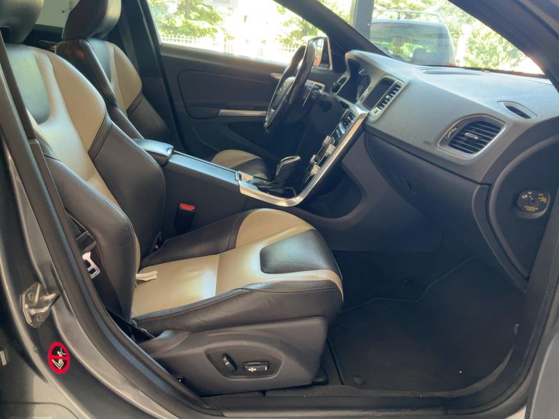 Volvo V60 Cross Country 2.0 D4 Summum — zdjęcie 11