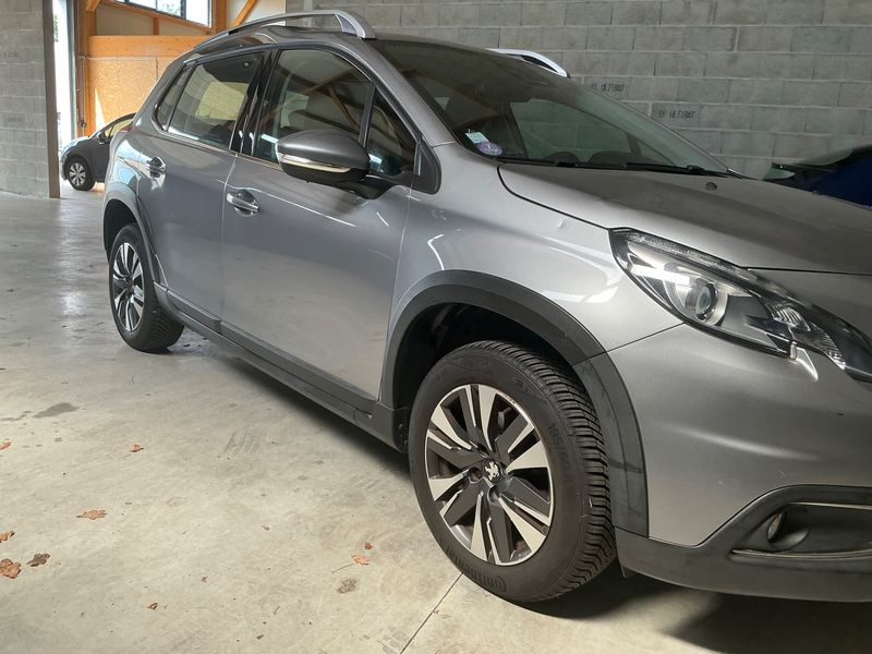 Peugeot 2008 1.2 PureTech Allure — zdjęcie 8