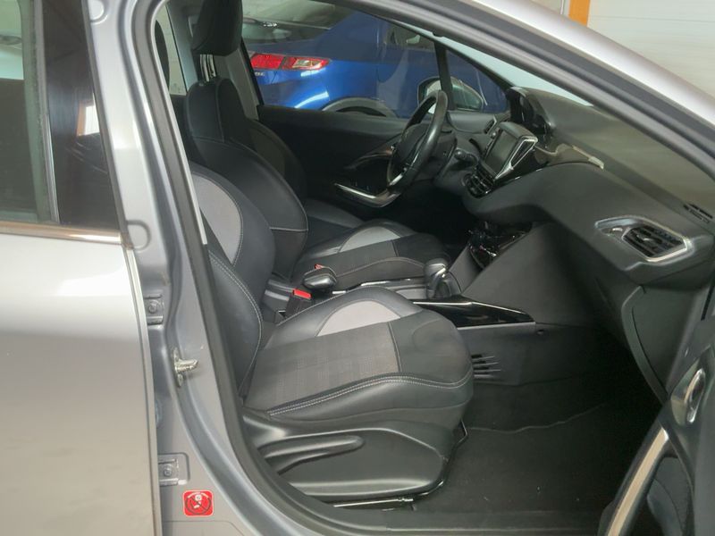 Peugeot 2008 1.2 PureTech Allure — zdjęcie 11