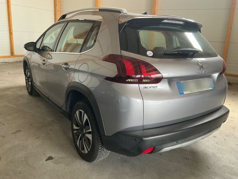 Peugeot 2008 1.2 PureTech Allure — zdjęcie 3