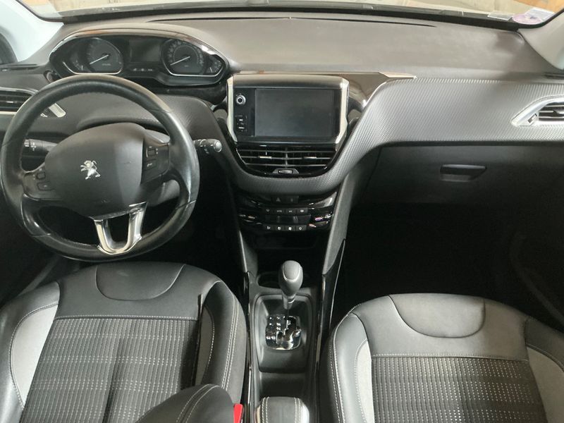 Peugeot 2008 1.2 PureTech Allure — zdjęcie 12