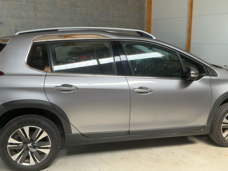 Peugeot 2008 1.2 PureTech Allure — zdjęcie 7