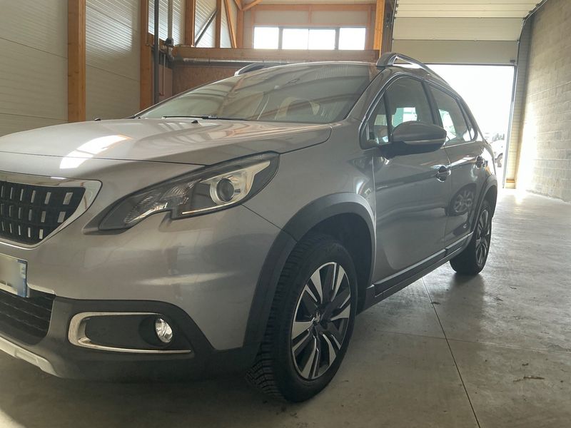 Peugeot 2008 1.2 PureTech Allure — zdjęcie 2