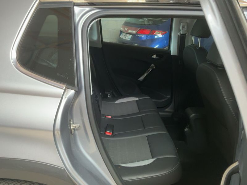 Peugeot 2008 1.2 PureTech Allure — zdjęcie 14