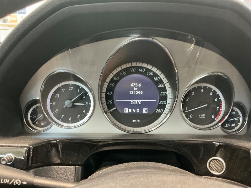 Mercedes-Benz E-Klasse E 200 CGI BlueEfficiency Avantgarde — zdjęcie 13
