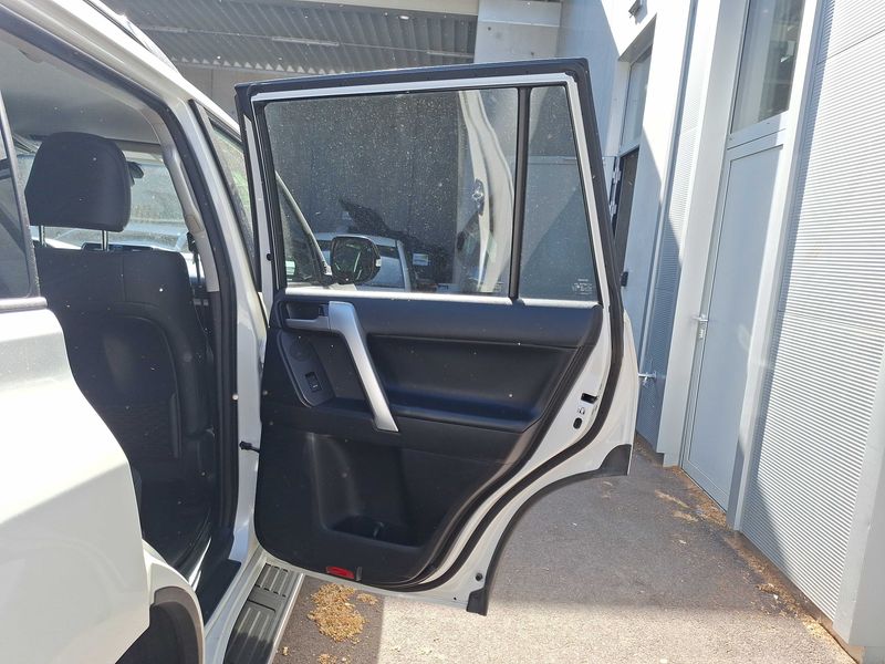 Toyota Land Cruiser 2.8 D-4D President — zdjęcie 19