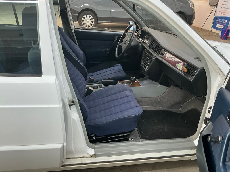 Mercedes-Benz 190/190 E E 190 — zdjęcie 3