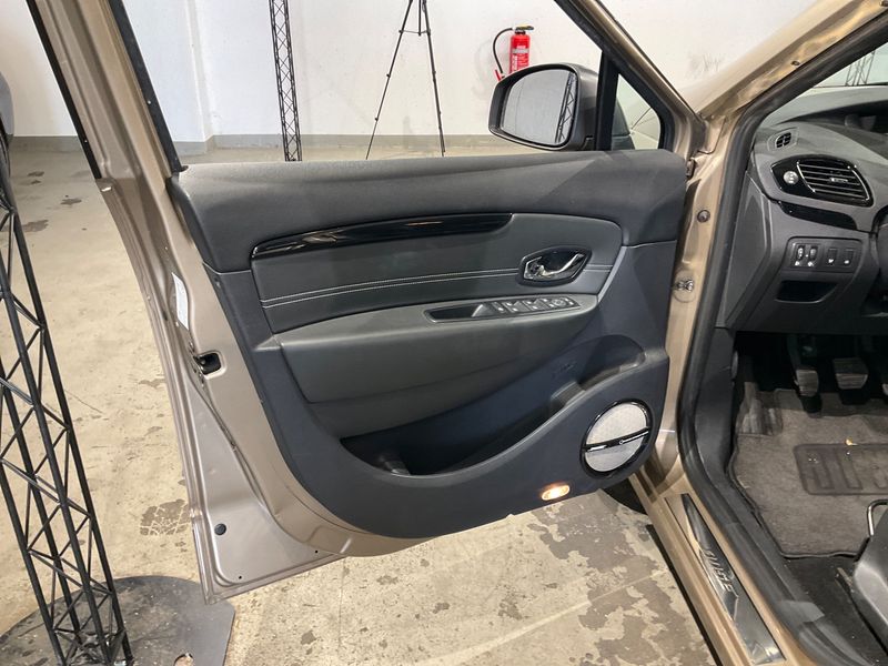 Renault Scenic 1.2 BOSE Edition 2015 – снимка 31
