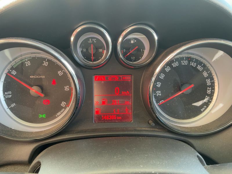 Opel Astra 1.7 CDTI Excellence 2014 – снимка 18