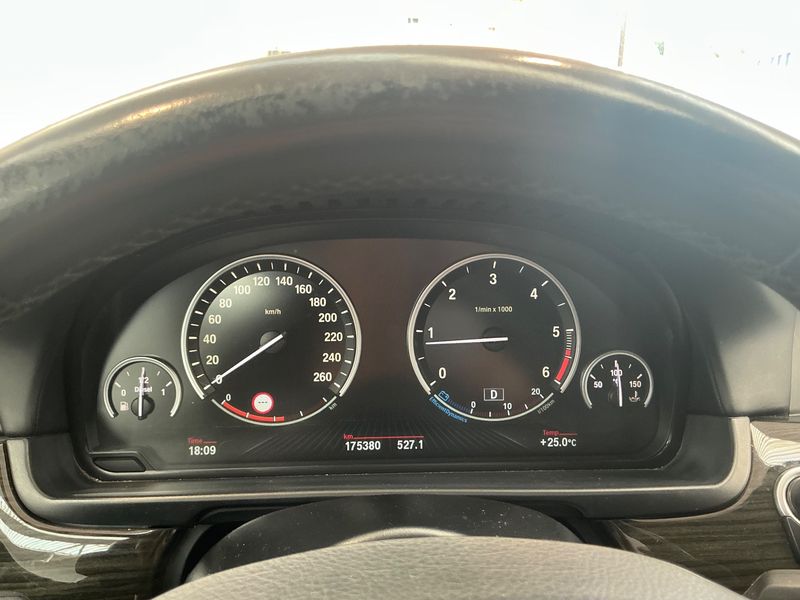 BMW 5er 520d xDrive Luxury 2015 – снимка 18
