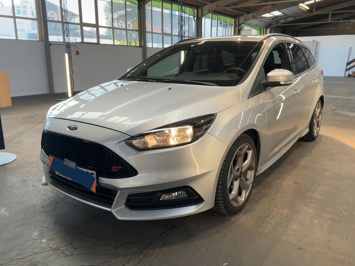 Ford Focus 2017 — photo 1