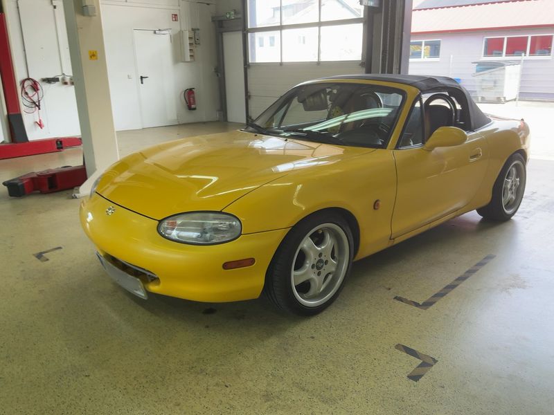 2000 Mazda MX-5