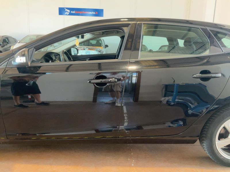 Volvo V40 2.0 D2 Kinetic — zdjęcie 4