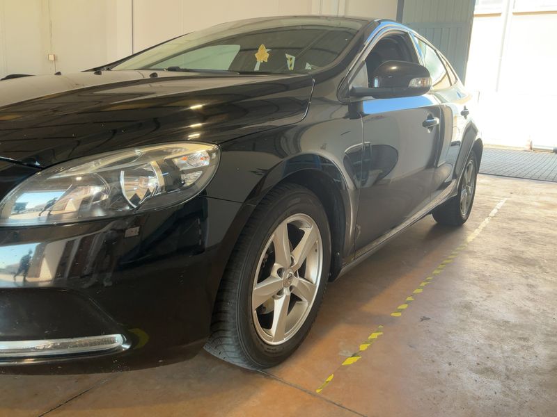 Volvo V40 2.0 D2 Kinetic — zdjęcie 2