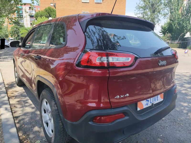 Jeep Cherokee 2.2 M-Jet Longitude 4WD — zdjęcie 3